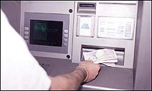 Гърция въвежда държавна такса за тегления от банкомати?