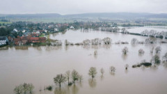 Пожарникар загина при наводненията в Южна Германия