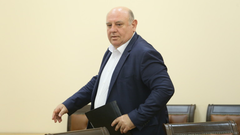 Шефът на "Морска администраци" гледал изтичането на тор, но избрал операцията да продължи