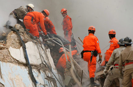 Намериха 4-ма загинали под рухналите сгради в Рио де Жанейро