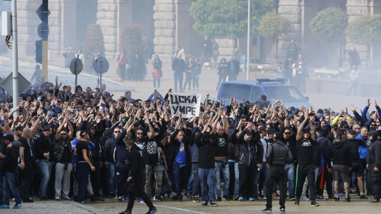 Ултрасите на Левски изплашиха цяла Италия