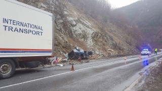 Трима души загинаха в катастрофа между Велико Търново и Гурково