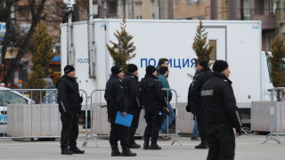 С ограничителни ленти напомнят на старозагорци за мерките в парковете