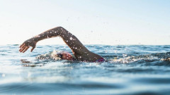 Какво накара една жена да плува 16 километра