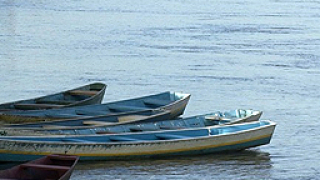 Перуански кораб потъна, над 100 изчезнали