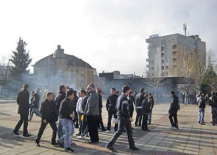 Ученици "взривиха" центъра на Дупница 