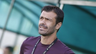 Старши треньорът на Витоша Бистрица Росен Кирилов говори пред Дарик