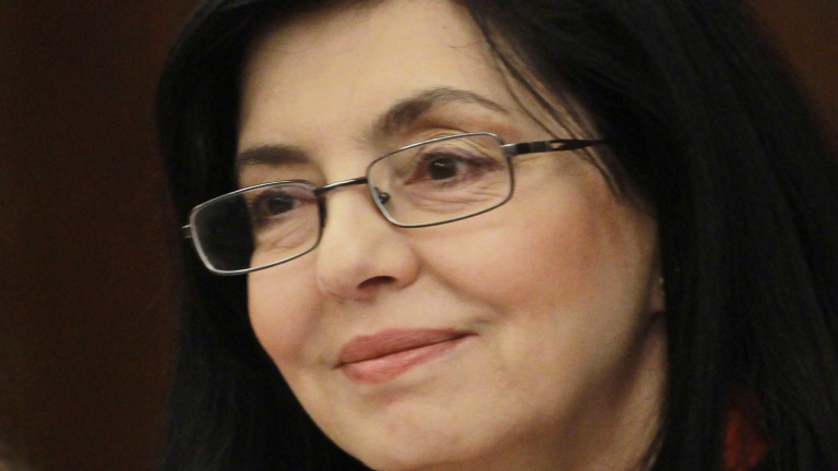Меглена Кунева няма да отлага въпроса с учебниците