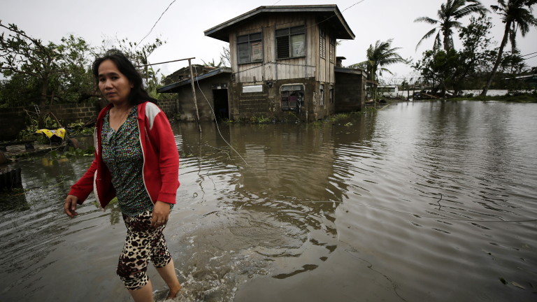 Най-малко 25 души са загинали във Филипините заради тайфуна Мангхут,