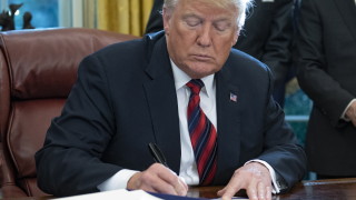 Президентът на САЩ Доналд Тръмп е подписал указ за имиграцията