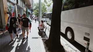 С над 10 автобуса от различни градове в страната запушващи