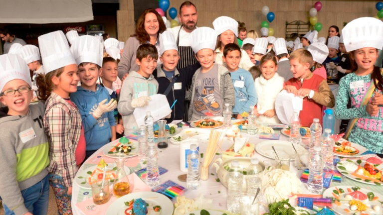 Шеф Андре Токев готви с 250 деца