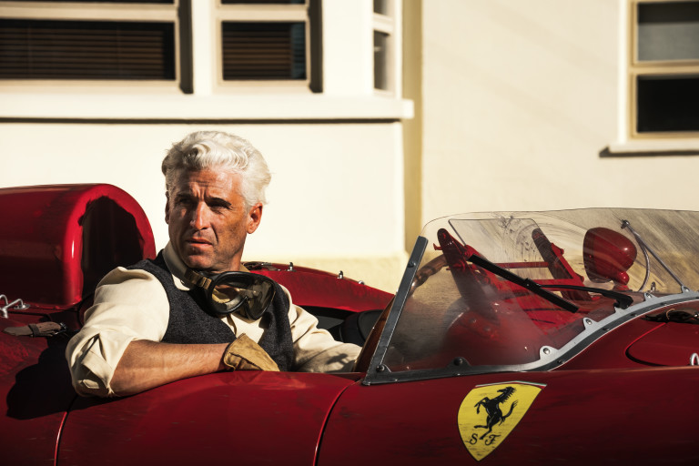 Патрик Демпси като пилотът на Ferrari Пиеро Таруфи