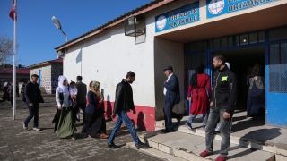 Двама убити при стрелба до изборна секция в Турция 