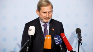 Еврокомисарят по разширяването Йоханес Хан който пристигна в Скопие призова