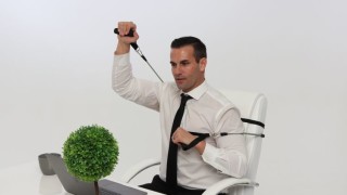 Не се сещаме за човек който да работи на бюро