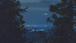 Властите в Ирландия разследват съобщения за неидентифицирани летящи обекти