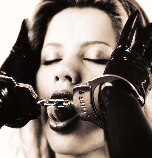 10 месеца затвор за поляк, наел проститутка на сина си