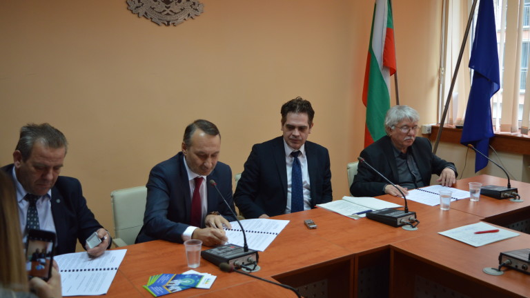 С 18% увеличават заплатите в металургията