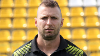 Ръководството на Ботев Пловдив временно замести заразения треньор Азрудин Валентич с Георги