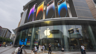 Акциите на Apple се повишават, продажбите на iPhone се увеличават