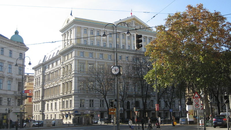 Дубайска корпорация купи любимия хотел на Хитлер във Виена