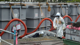 Япоснкият премиер иска спешни мерки за водата от Фукушима