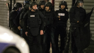 Всеки зрител на "Бернабеу" бе проверен, стотици полицаи в Мадрид (СНИМКИ)
