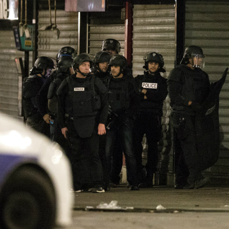 Трима убити терористи при спецакция в Париж  (СНИМКИ+ВИДЕО)