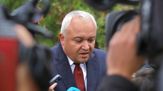 Демерджиев изчаква българите на място в Скопие