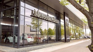 Mercedes-Benz продава представителствата и сервизите си в Германия