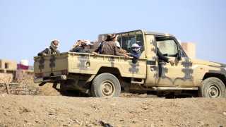 Хусите ударили американски военен кораб в Аденския залив