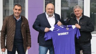 Виолетов екип на Етър получи министърът на спорта Красен Кралев