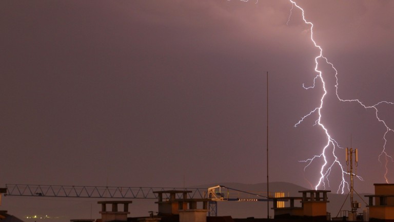 144 000 мълнии паднали в Югоизточна Европа за денонощие, 1/4 в България