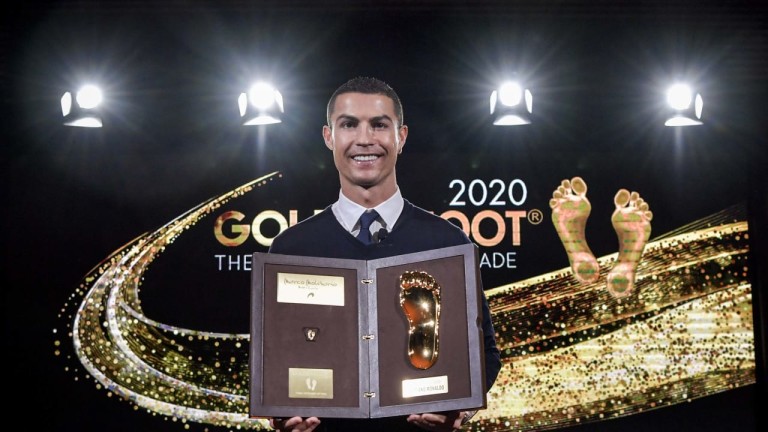 Кристиано Роналдо получи наградата Golden Foot. Отличието се връчва ежегодно и