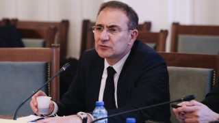 Пътните фирми ще получат парите си, увери Гуцанов от БСП