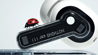 Слушалките ear 1 първият продукт на компанията Nothing се