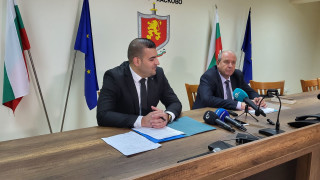 Двама мъже и жена са привлечени като обвиняеми отвличането на