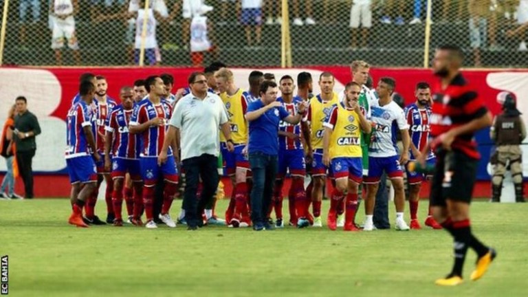 Футболен двубой в Бразилия беше прекратен след жестоко меле между
