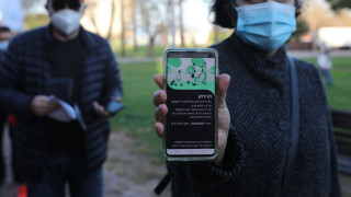 Израел срещу антиваксери, сравняващи зелени пропуски с нацистки жълти звезди