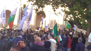 В различни градове на България се провеждат протести срещу въвеждането