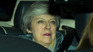 Половината британци искат оставката на премиера Тереза Мей Това показва