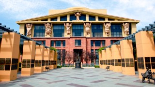 Американската Walt Disney Co най голямата в света компания от развлекателния бизнес