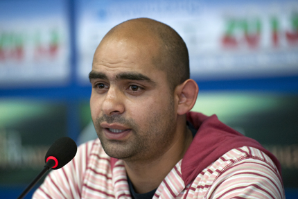 Отчаяни сираци от домове готови да се откажат от България