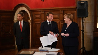 Германският канцлер Ангела Меркел направи прощално посещение в съседна Франция