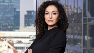 Мария Радичева е завършила Управление на човешките ресурси в УНСС