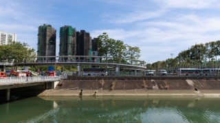 Най малко 128 души са загинали а други 79 души са