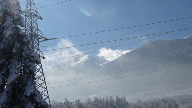 Предимно облачно със слаби валежи от дъжд на места