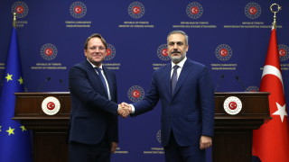 Длъжностни лица от Европейския съюз и Турция ще подновят преговорите