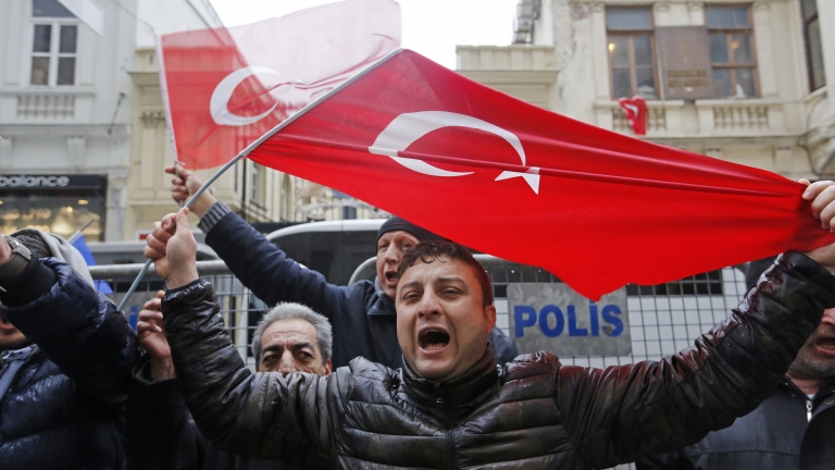 Турция се кани да удари Холандия и с икономически санкции